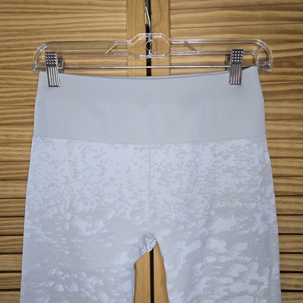 Fabletics Light Gray Patterned Leggings, Size Med… - image 3